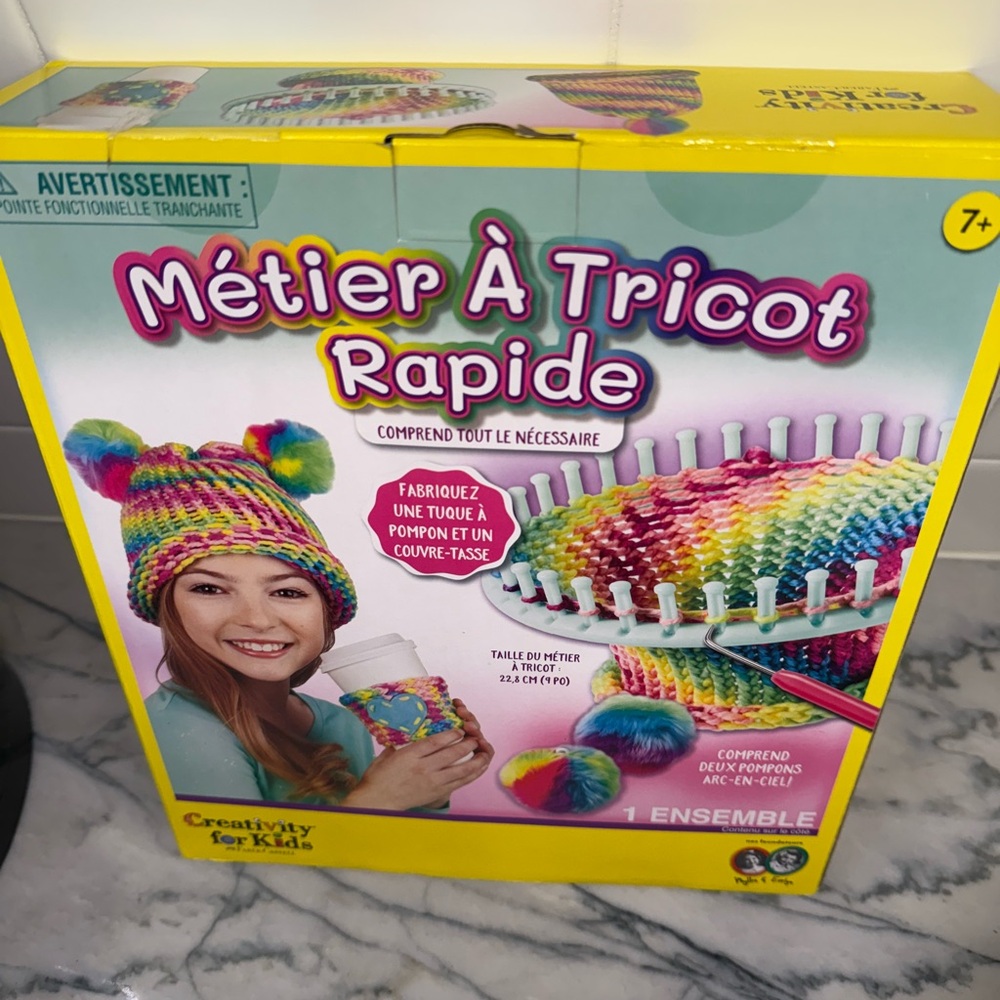 Quick Knit Loom - Rainbow - Picture 2 of 3